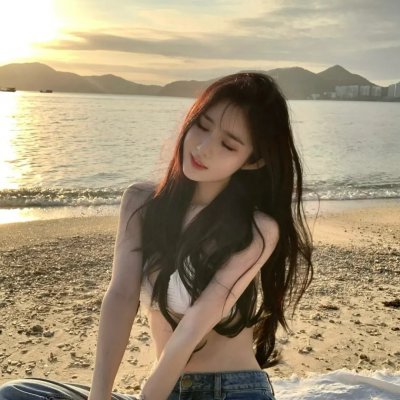 穿着旗袍的女孩